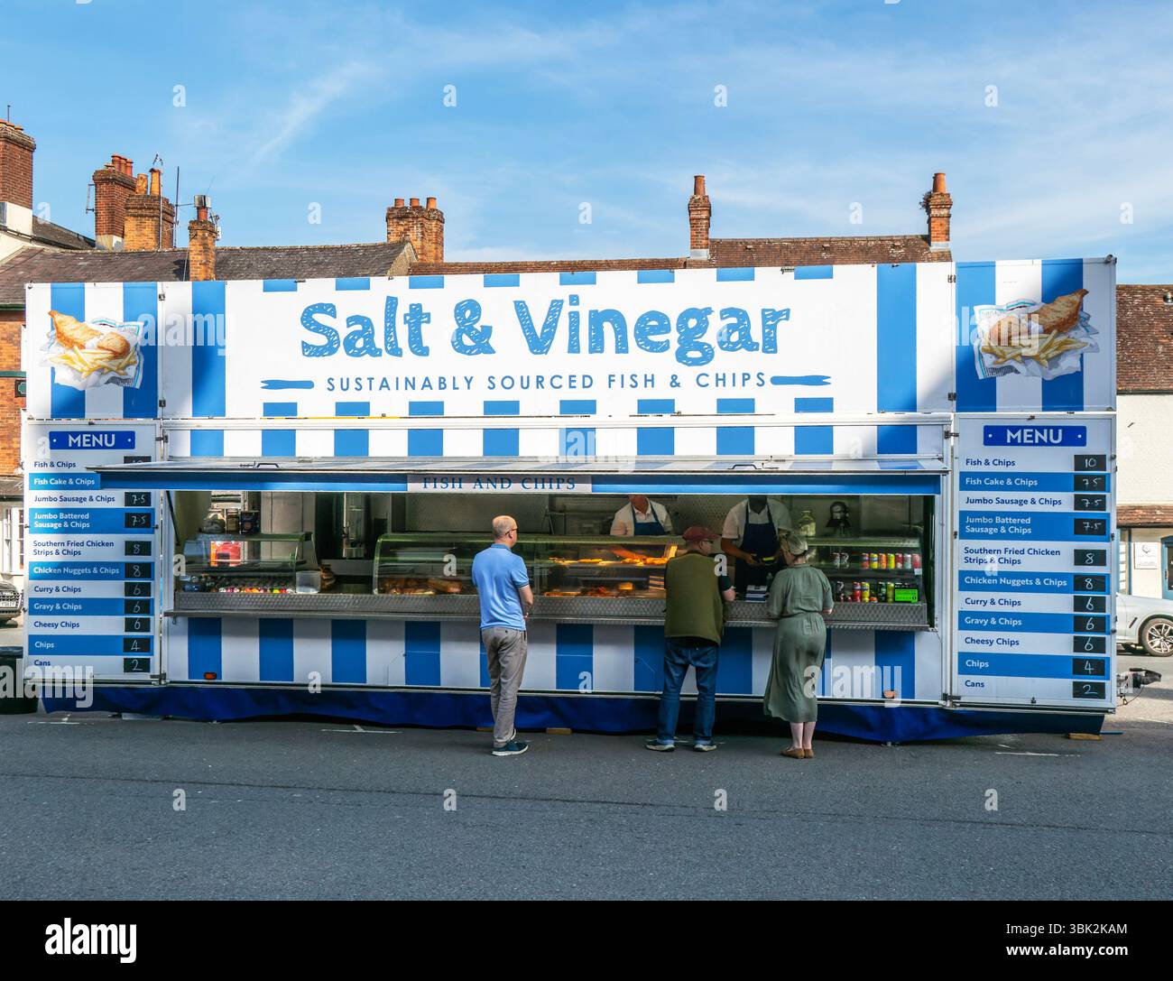 Negozio mobile di fish and chips Salt & Vinegar, High Street, Marlborough, Wiltshire, Inghilterra, REGNO UNITO Foto Stock
