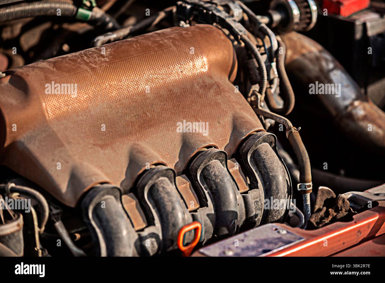 Primo piano di una sporca blocco motore Foto Stock