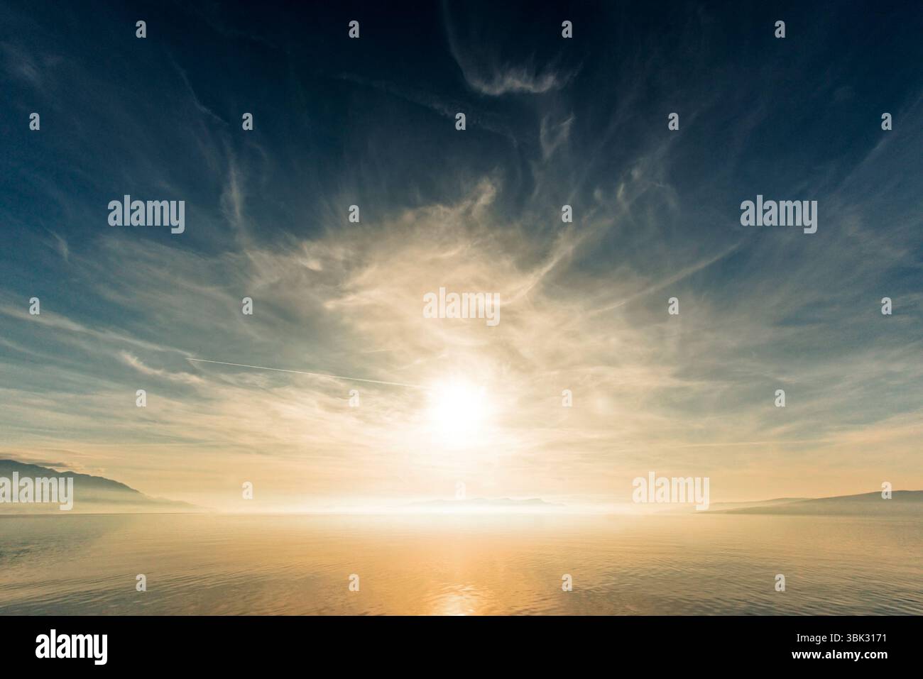 Scenic tramonto sull'oceano angolazione Foto Stock