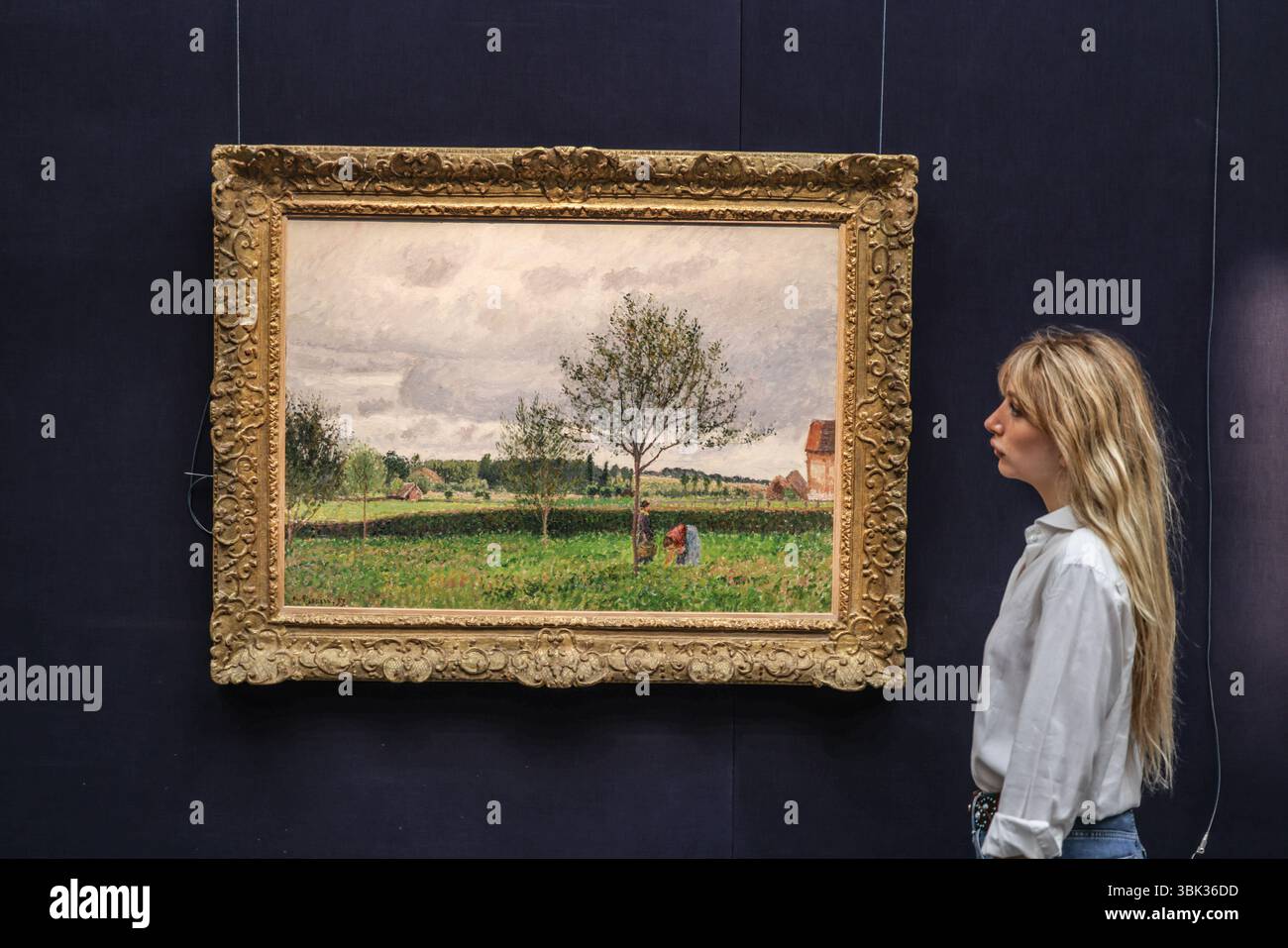 Sothebys Londra 18 giugno 2025 Camille Pissarro Paysage à Éragny, le pré, olio su tela, Est £ 600.000 - 800.000 in vendita all'asta serale moderna e contemporanea credito: Paul Quezada-Neiman/Alamy Live News Foto Stock