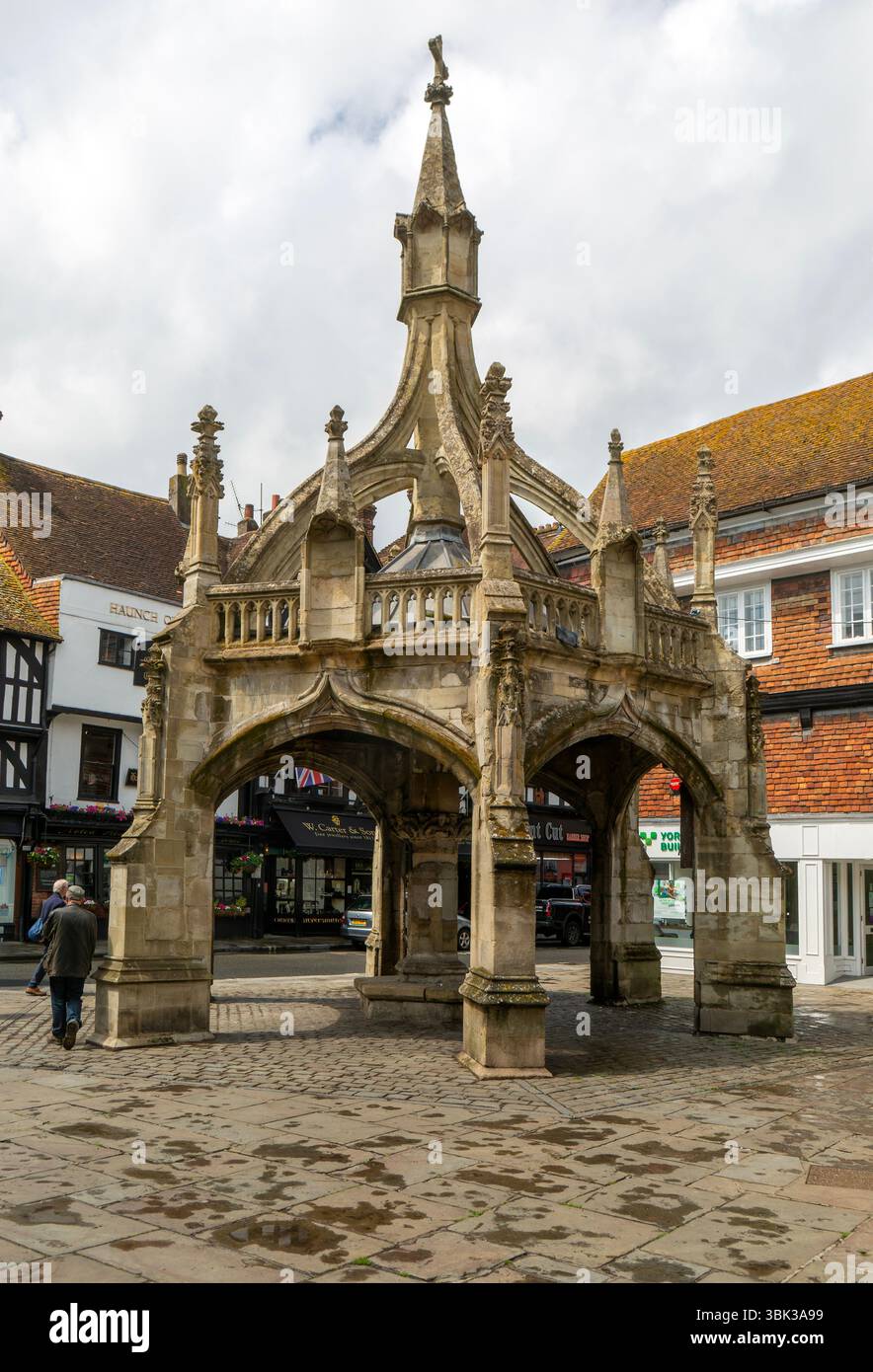 La storica Poultry Cross nel centro di Salisbury, Wiltshire, Inghilterra, mercato del Regno Unito costruito nel 1594 Foto Stock