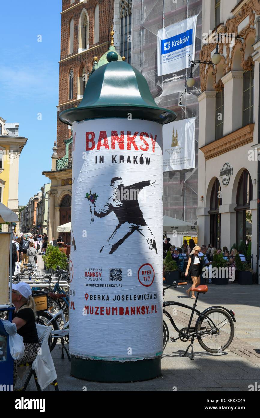 Cracovia, Polonia - 7 giugno 2025: Vista sulla piazza principale di Cracovia sulla Polonia Foto Stock