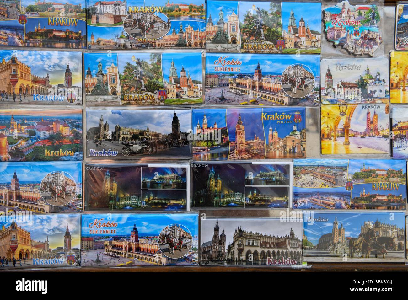 Cracovia, Polonia - 7 giugno 2025: Vista sulla piazza principale di Cracovia sulla Polonia Foto Stock