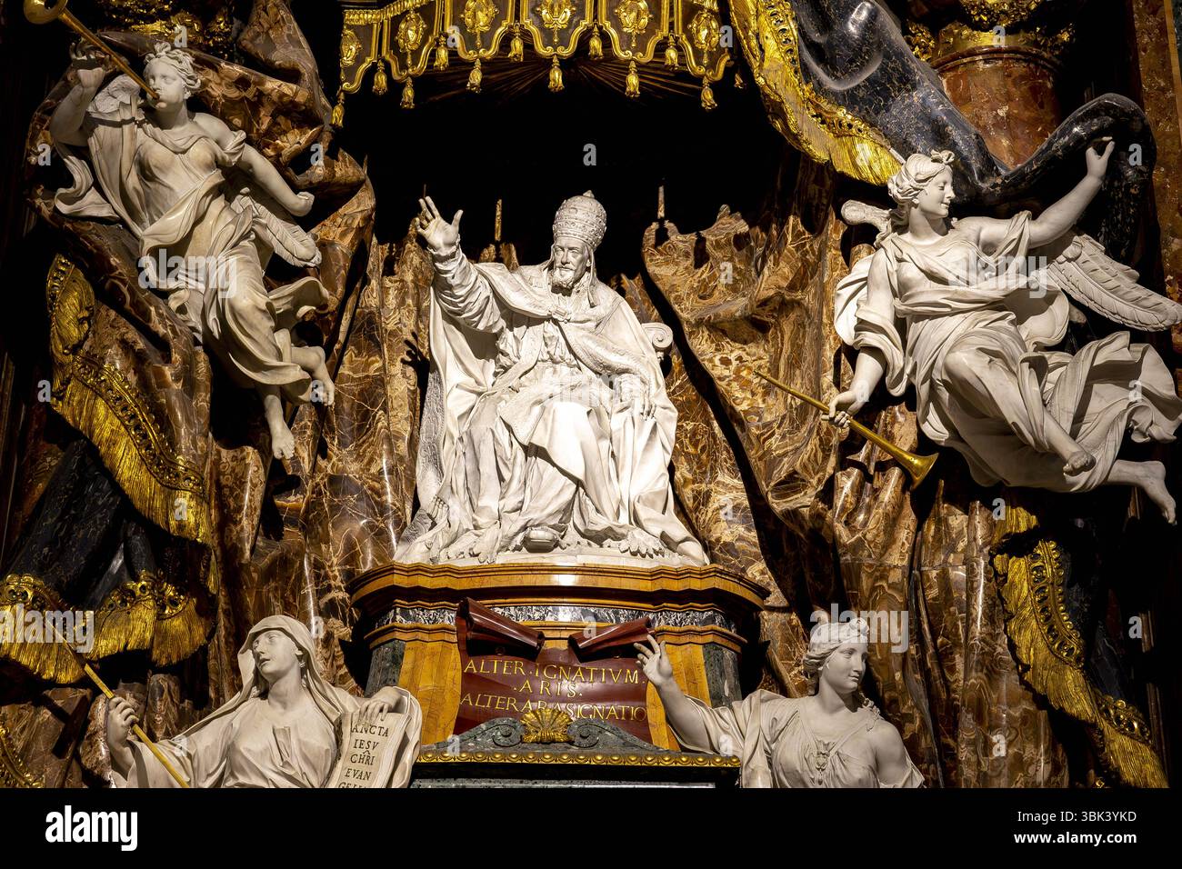 Chiesa di Sant'Ignazio di Loyola, Roma, Italia. Cappella Ludovisi, XVIII secolo. Monumenti funebri di Papa Gregorio XV e di suo nipote, il cardinale Ludovisi, t Foto Stock