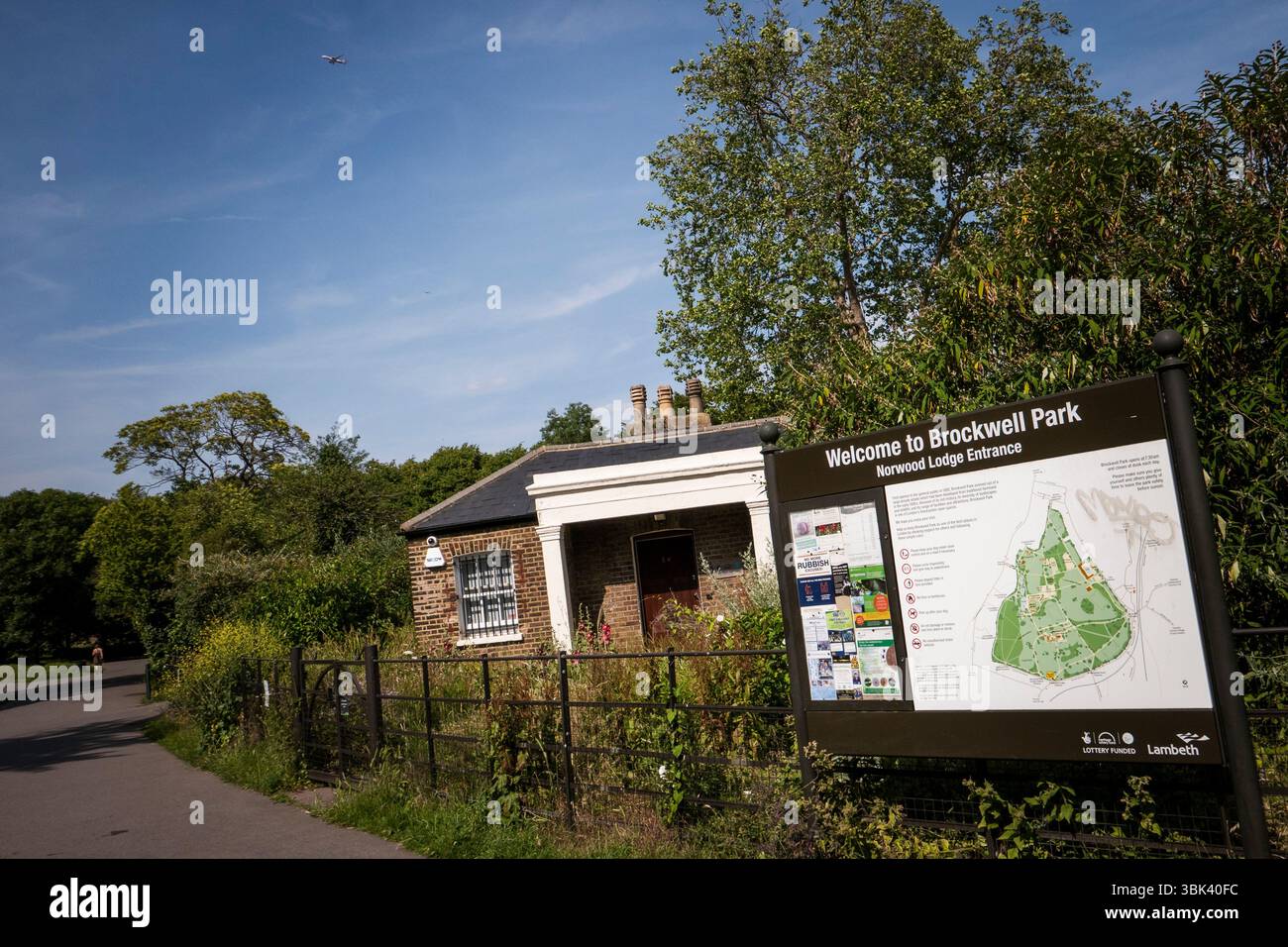 Vista del Norwood Lodge nel Brockwell Park nel sud di Londra. Foto: SMP News Foto Stock