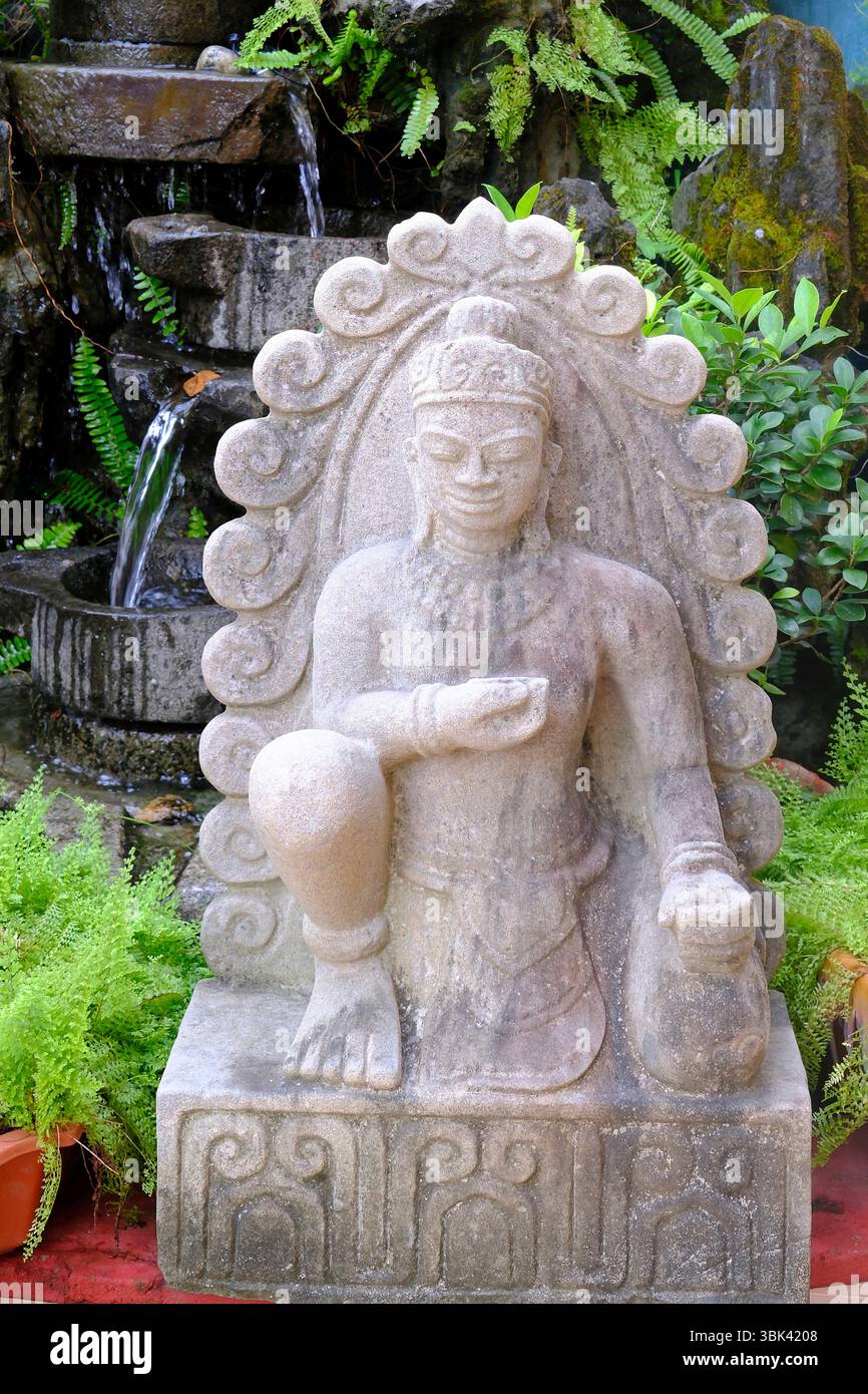 Tempio buddista. Scultura di Buddha in marmo. Kontum. Vietnam. Foto Stock