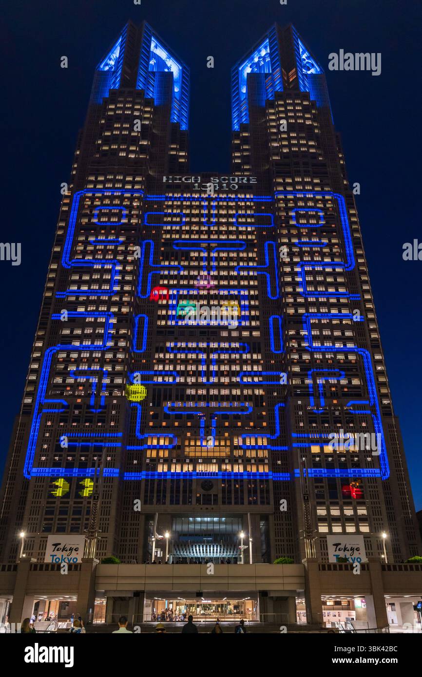 Spettacolo di luci sull'edificio del governo metropolitano, Shinjuku, Tokyo, Giappone Foto Stock