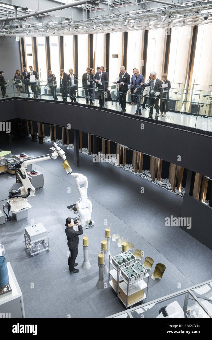 Osaka, Giappone. 18 giugno 2025. Una visita al padiglione giapponese all'Universal World Expo (13/04-13/10) durante la settimana fiamminga (15-21/06), a Osaka, Kansai, Giappone, mercoledì 18 giugno 2025. L'Expo 2025 è un'esposizione mondiale organizzata dal Bureau International des Expositions (BIE). Si svolge per sei mesi dal 13 aprile 2025 al 13 ottobre 2025. BELGA PHOTO ROB WALBERS credito: Belga News Agency/Alamy Live News Foto Stock