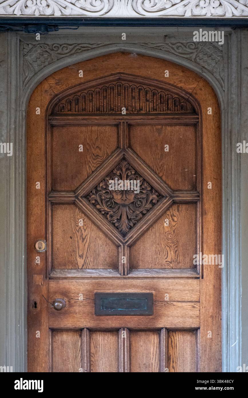 Incidere su una porta a Oxford, si dice che abbia ispirato il personaggio di CS Lewis Aslan, da il leone, la strega e l'armadio Foto Stock