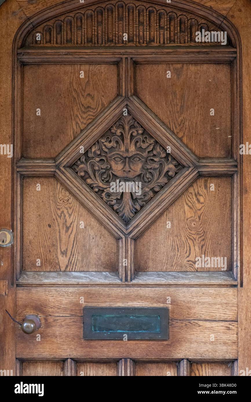 Incidere su una porta a Oxford, si dice che abbia ispirato il personaggio di CS Lewis Aslan, da il leone, la strega e l'armadio Foto Stock