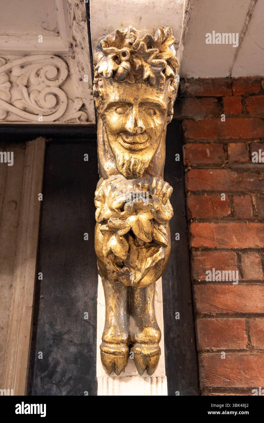 Scavando su una porta a Oxford, si dice che abbia ispirato il personaggio di CS Lewis, il signor Tumnus, da il leone, la strega e l'armadio Foto Stock