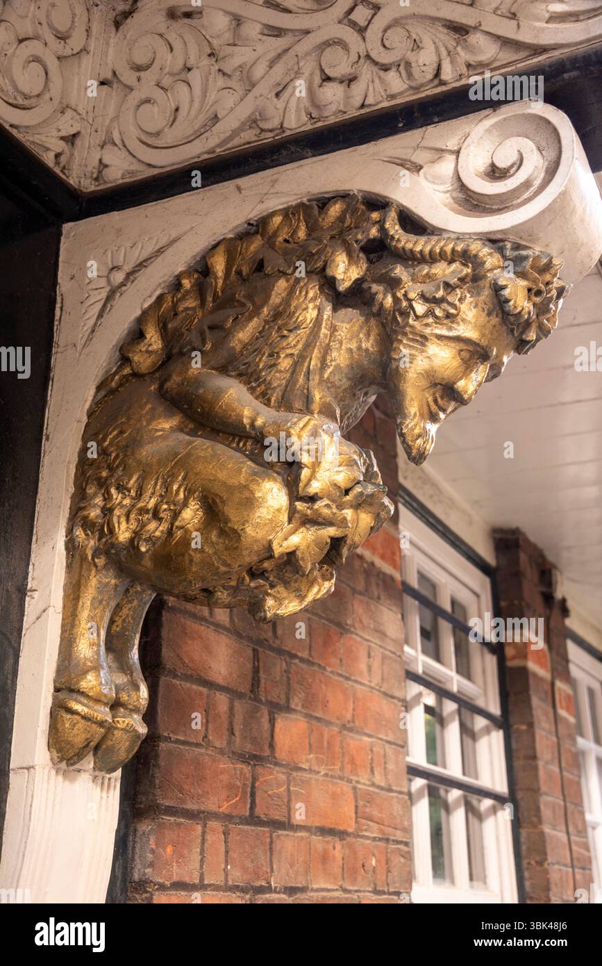 Scavando su una porta a Oxford, si dice che abbia ispirato il personaggio di CS Lewis, il signor Tumnus, da il leone, la strega e l'armadio Foto Stock