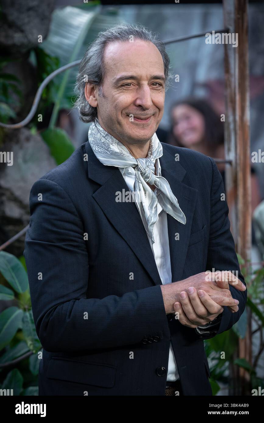 Londra, Regno Unito. 17 giugno 2025. Alexandre Desplat partecipa alla prima mondiale "Jurassic World Rebirth" all'Odeon Luxe Leicester Square. Crediti: Guy Corbishley/Alamy Live News Foto Stock