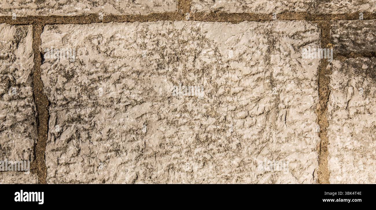 Le pareti in muratura in pietra mostrano un design vettoriale testurizzato, con blocchi chiari e griglia di Malta scura Foto Stock