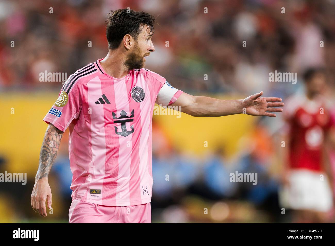 Lionel messi dell'Inter Miami CF gesti durante la partita di calcio della Coppa del mondo per club tra al Ahly FC e Inter Miami CF. Foto Stock