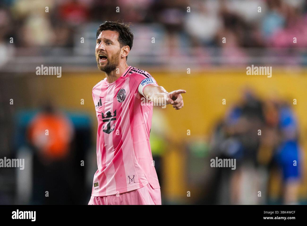 Lionel messi dell'Inter Miami CF gesti durante la partita di calcio della Coppa del mondo per club tra al Ahly FC e Inter Miami CF. Foto Stock