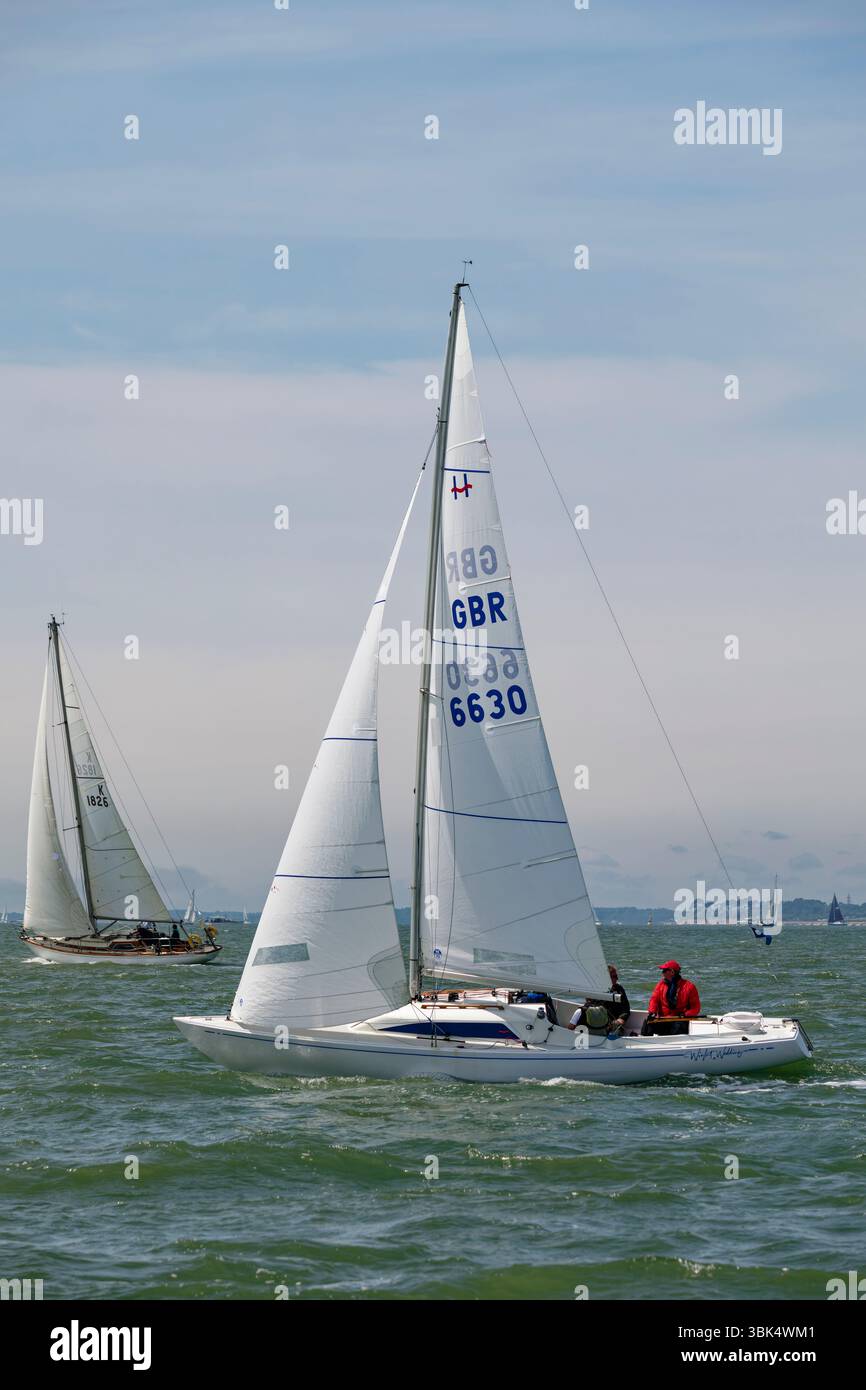 Wight Wedding an International H Boat with sulla strada per la vittoria nella Cowes Classic Week Regatta Foto Stock