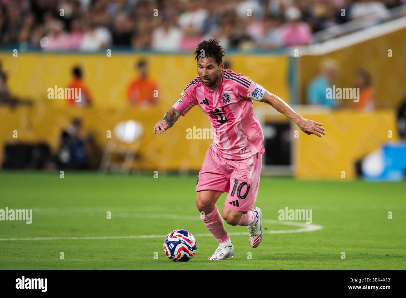 Lionel messi dell'Inter Miami CF in azione durante la partita di calcio della Coppa del mondo per club tra al Ahly FC e Inter Miami CF. Foto Stock