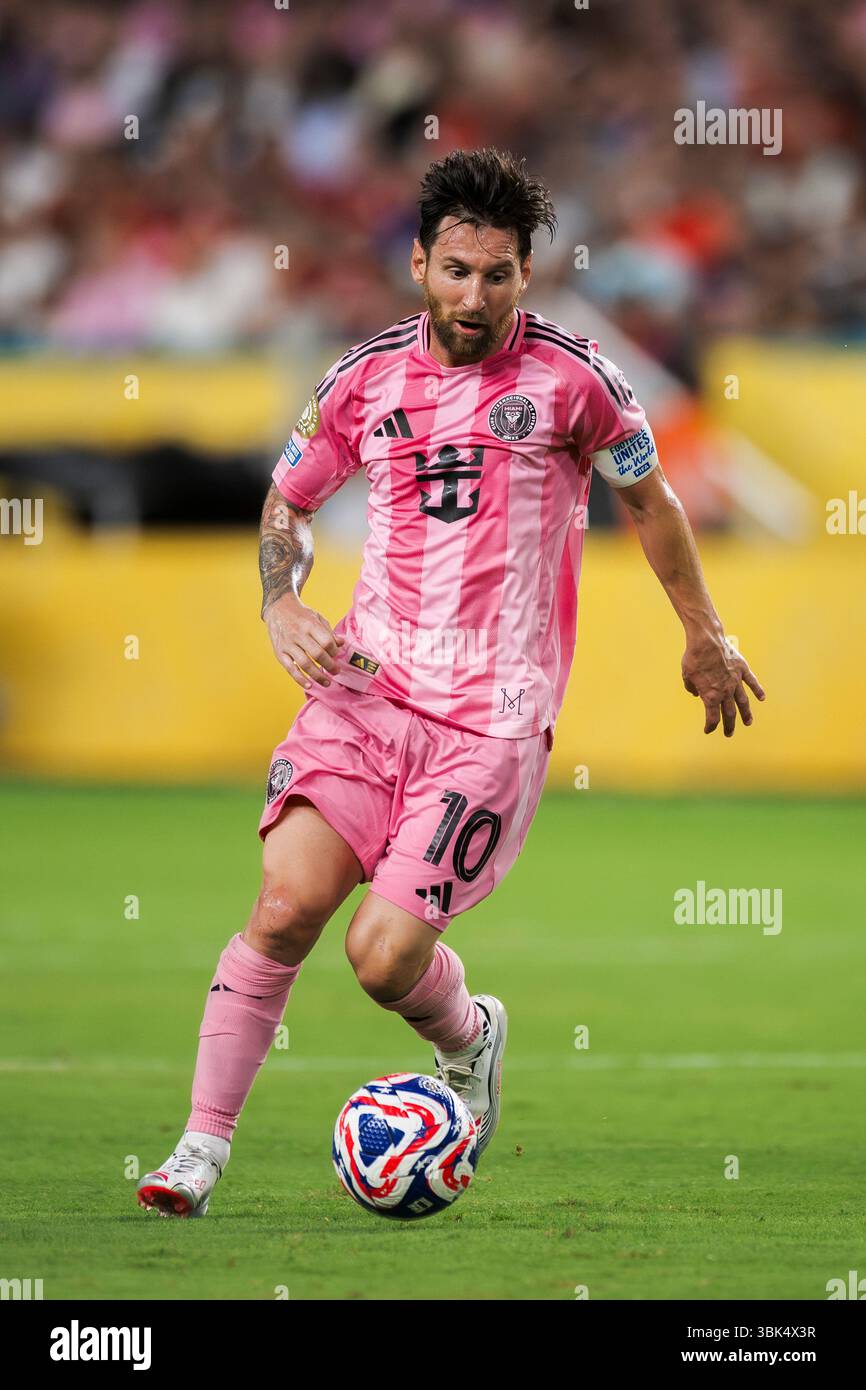Lionel messi dell'Inter Miami CF in azione durante la partita di calcio della Coppa del mondo per club tra al Ahly FC e Inter Miami CF. Foto Stock