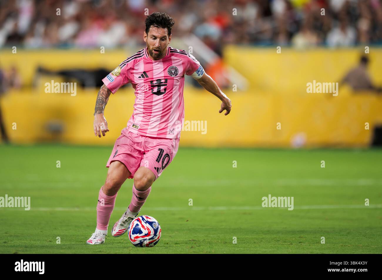 Lionel messi dell'Inter Miami CF in azione durante la partita di calcio della Coppa del mondo per club tra al Ahly FC e Inter Miami CF. Foto Stock