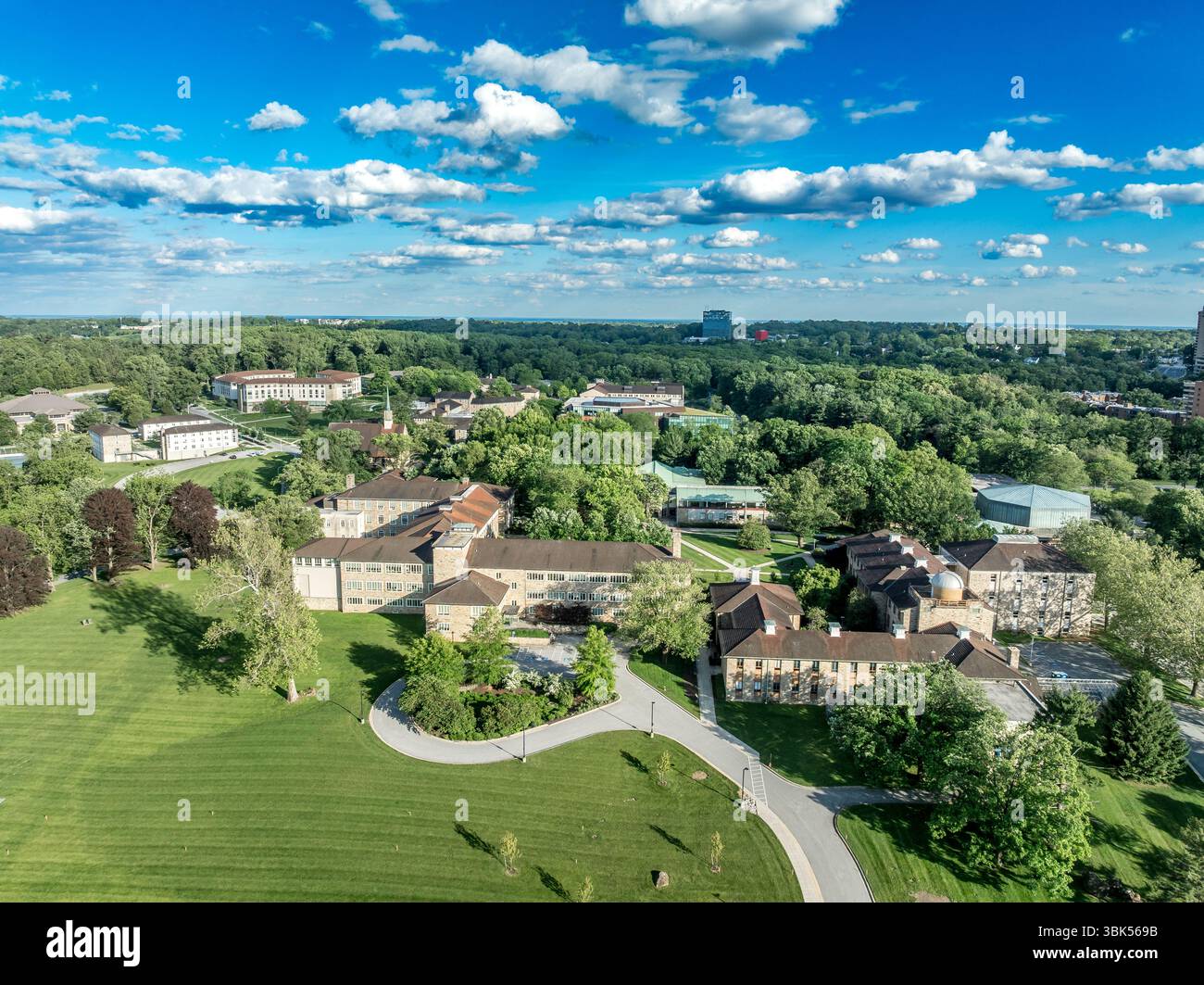 Veduta aerea del Goucher College, istituto di istruzione privata con corsi di laurea in materie umanistiche nel campus principale di Towson Maryland, Pearlstone Student Center Foto Stock