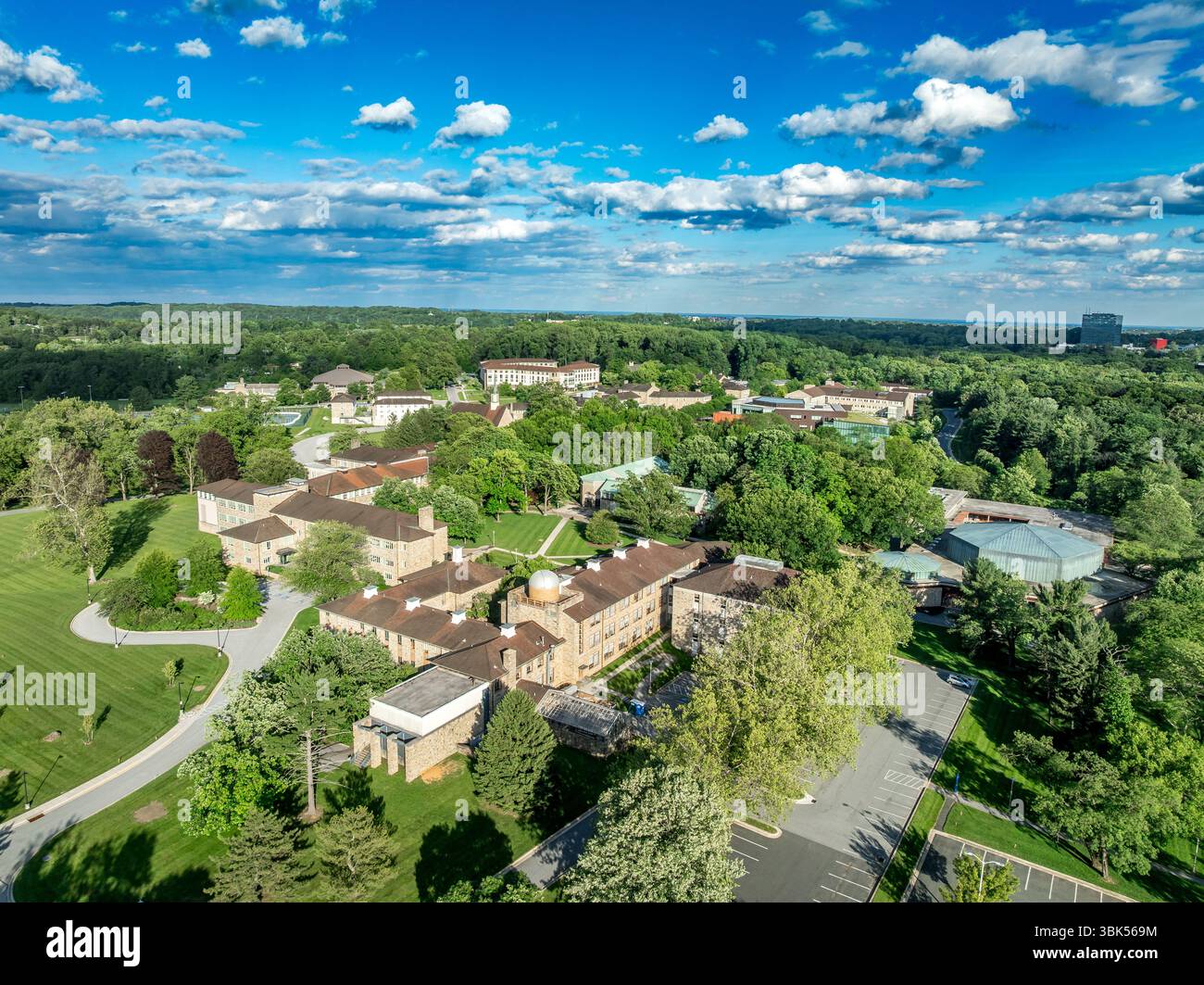 Veduta aerea del Goucher College, istituto di istruzione privata con corsi di laurea in materie umanistiche nel campus principale di Towson Maryland, Pearlstone Student Center Foto Stock