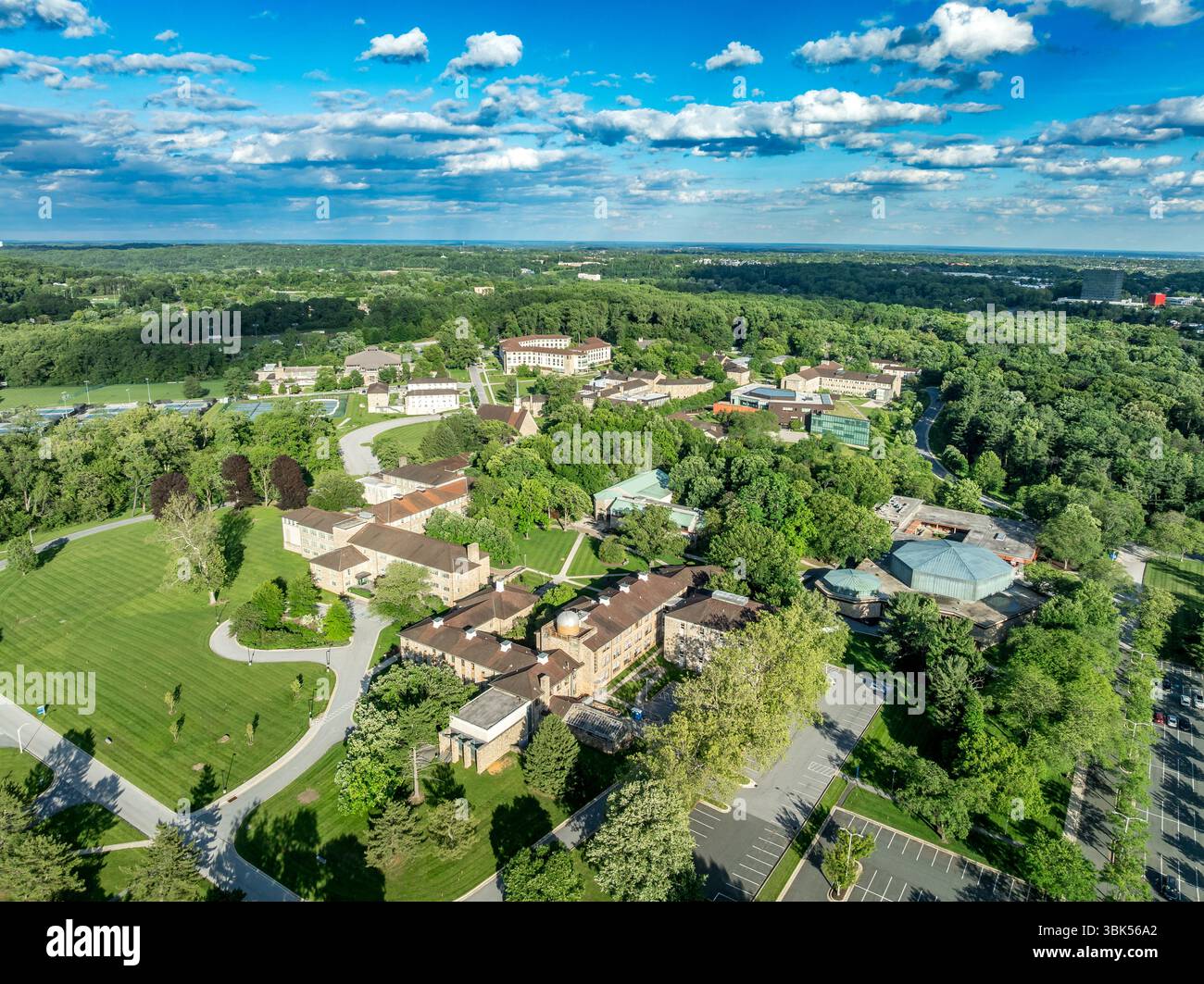 Veduta aerea del Goucher College, istituto di istruzione privata con corsi di laurea in materie umanistiche nel campus principale di Towson Maryland, Pearlstone Student Center Foto Stock