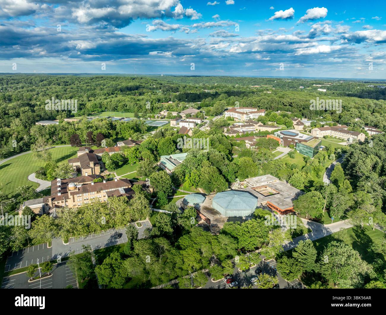 Veduta aerea del Goucher College, istituto di istruzione privata con corsi di laurea in materie umanistiche nel campus principale di Towson Maryland, Pearlstone Student Center Foto Stock