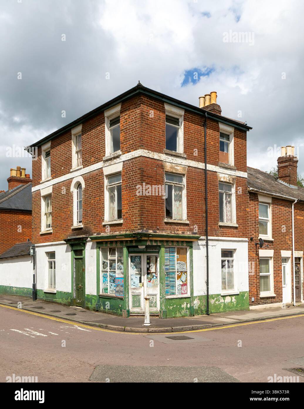 Terry's Allsorts eccentrici negozi all'angolo, Dews Road, Salisbury, Wiltshire, Inghilterra, REGNO UNITO Foto Stock