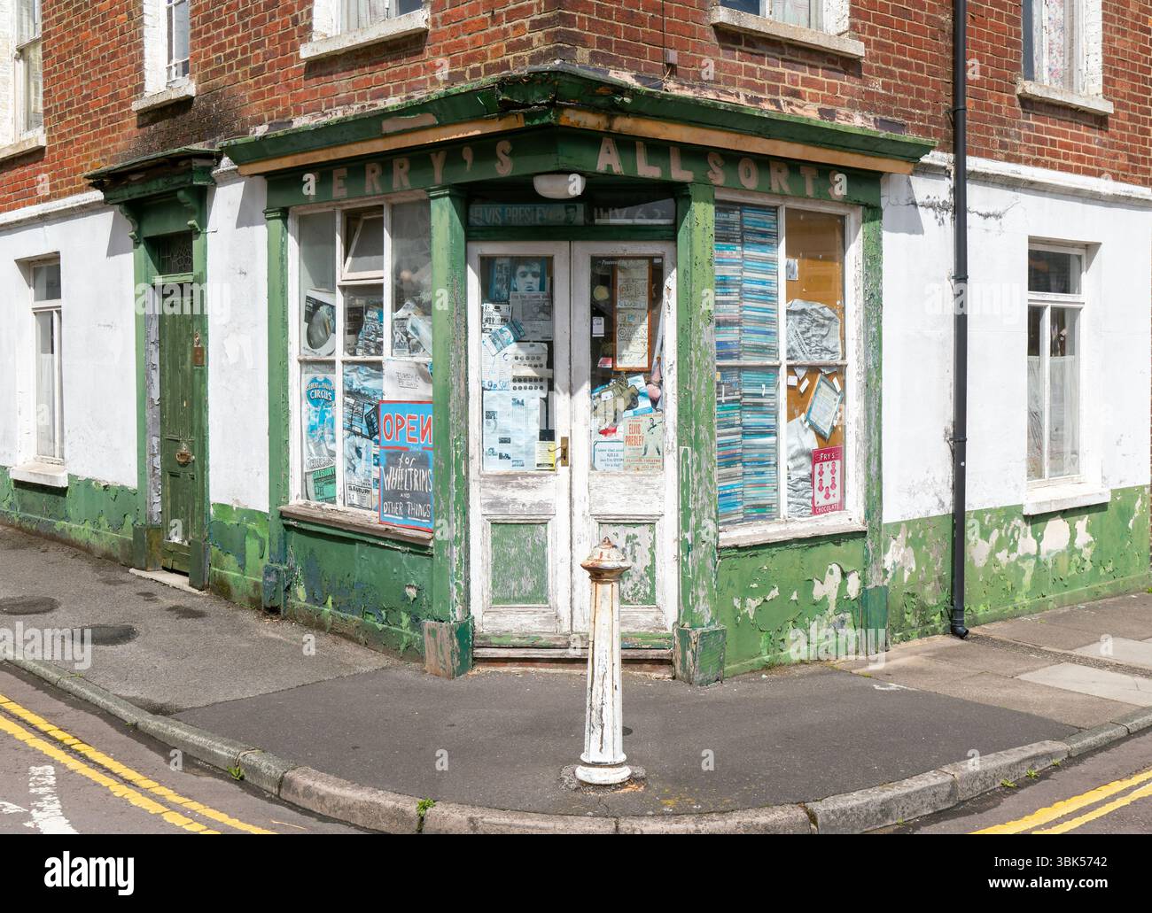 Terry's Allsorts eccentrici negozi all'angolo, Dews Road, Salisbury, Wiltshire, Inghilterra, REGNO UNITO Foto Stock