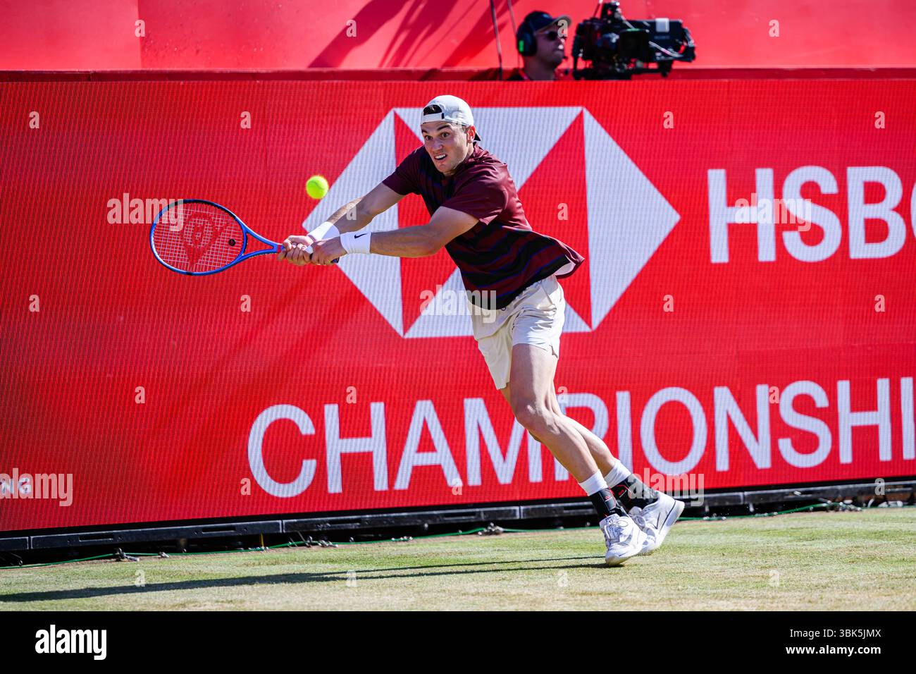LONDRA, REGNO UNITO 18 giugno: Jack Draper (GBE) in azione contro Alexei Papyrin (AUS) durante l'ATP 500 il giorno 8 dei Campionati HSBC 2025 al Queen's Club mercoledì 18 giugno 2025 a LONDRA, REGNO UNITO. Crediti: Taka Wu/Alamy Live News Foto Stock