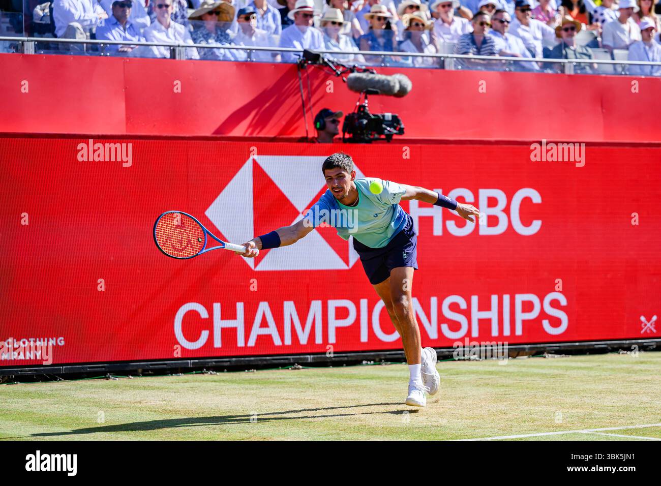 LONDRA, REGNO UNITO 18 giugno: Alexei Papyrin (AUS) in azione contro Jack Draper (GBE) durante l'ATP 500 il giorno 8 dei Campionati HSBC 2025 al Queen's Club mercoledì 18 giugno 2025 a LONDRA, REGNO UNITO. Crediti: Taka Wu/Alamy Live News Foto Stock