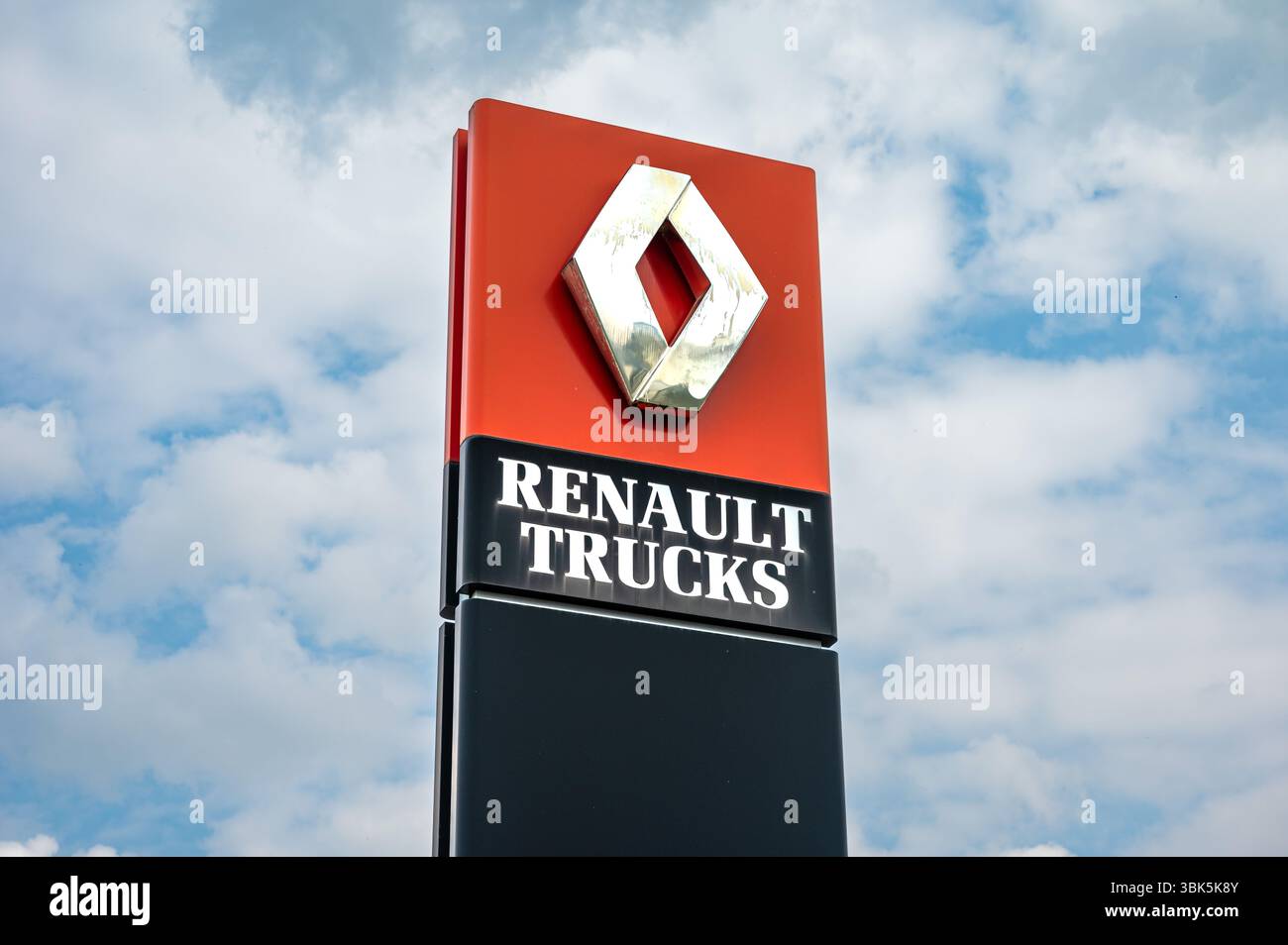Showroom Renault Trucks per auto sulla strada nazionale di Herent, Brabante fiammingo, Belgio 9 giugno 2025 Foto Stock