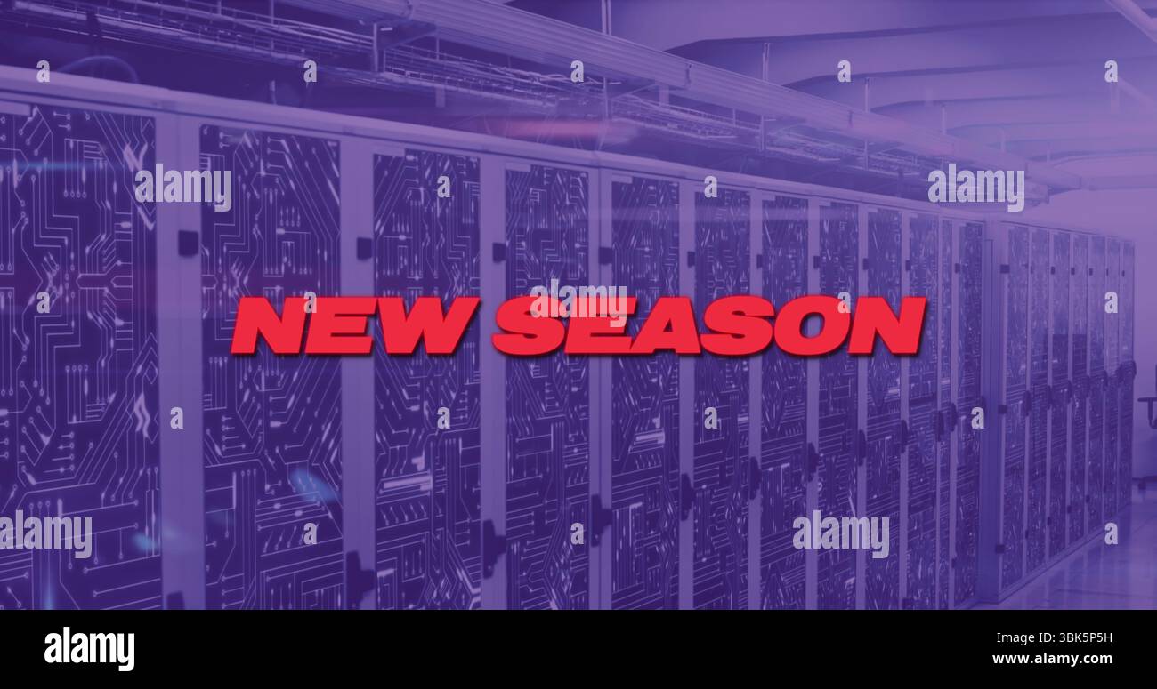 Visualizzazione di un'audace sovrapposizione rossa DELLA NUOVA STAGIONE che copre il data center, con rack per server e condotti di raffreddamento Foto Stock