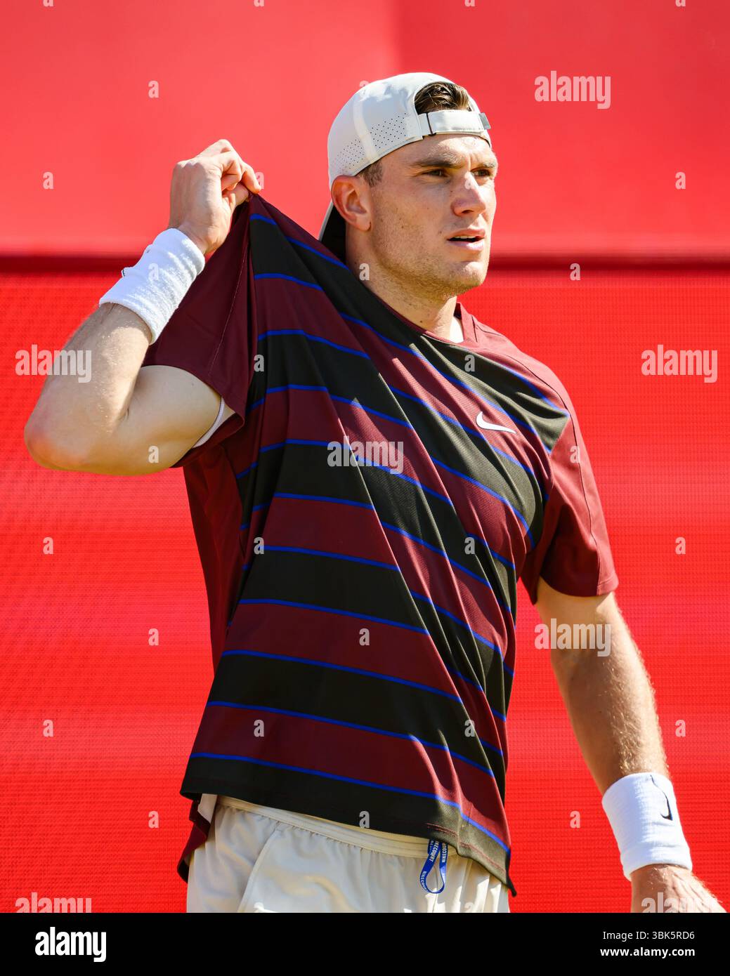 LONDRA, REGNO UNITO 18 giugno: Jack Draper (GBE) in azione contro Alexei Papyrin (AUS) durante l'ATP 500 il giorno 8 dei Campionati HSBC 2025 al Queen's Club mercoledì 18 giugno 2025 a LONDRA, REGNO UNITO. Crediti: Taka Wu/Alamy Live News Foto Stock