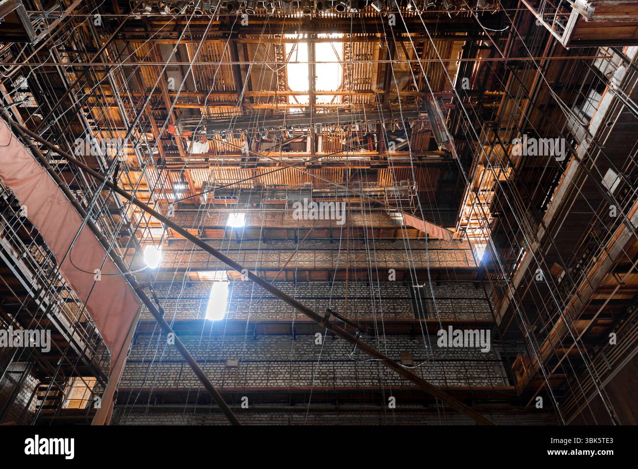 Edificio industriale tetto angolazione dal basso Foto Stock