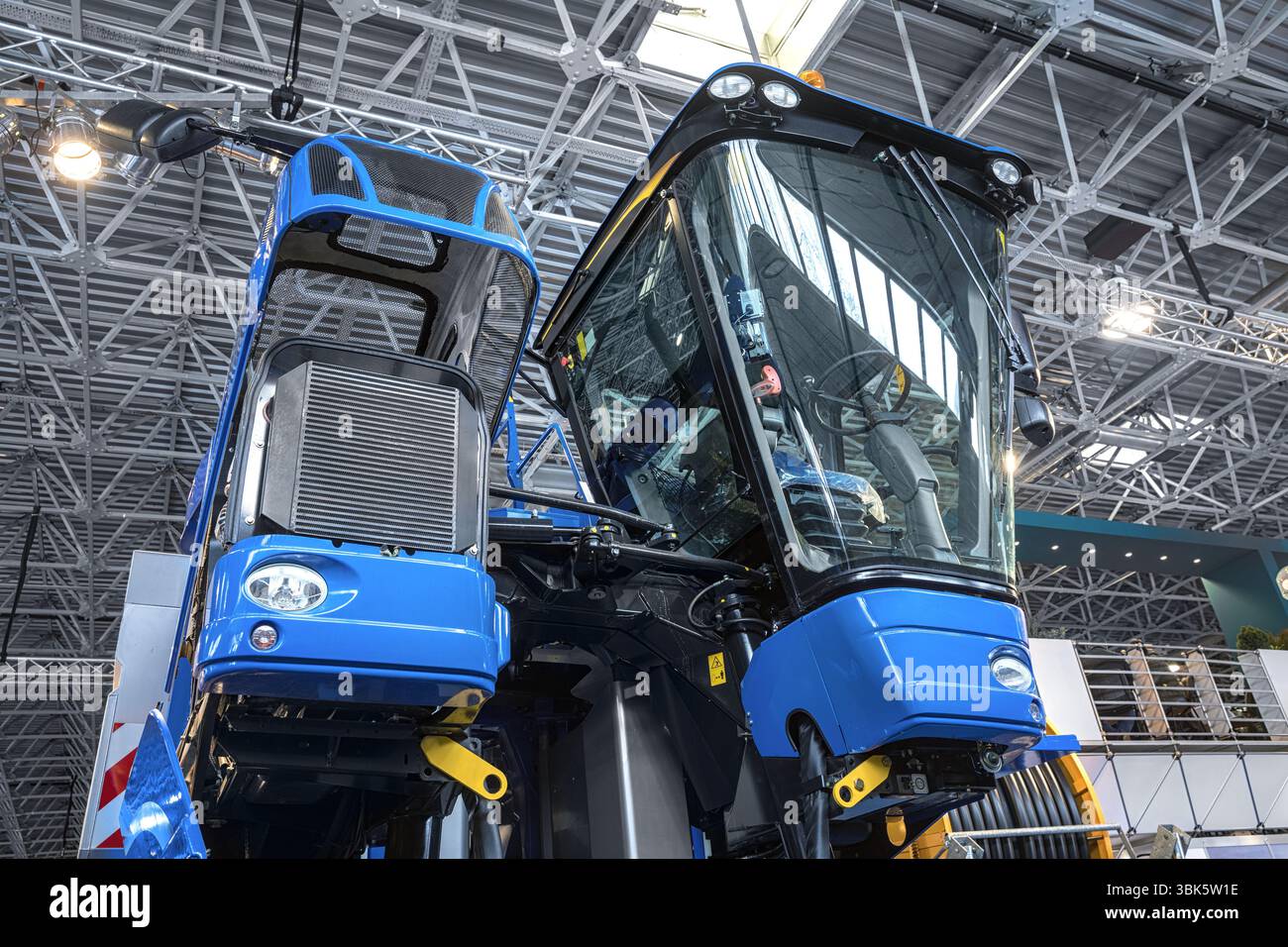 Primo piano di una attrezzatura agricola in verde Foto Stock