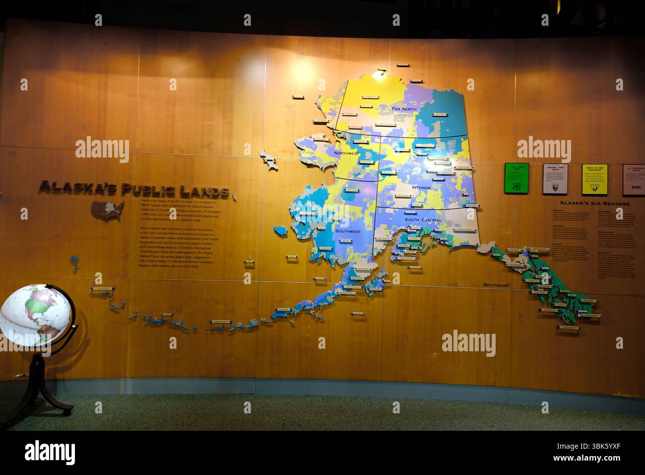 Discovery Center Tongass National Forest Wall Map Ketchikan Alaska First City Salmon Capital Inside Passage USA USA USA. Creato nel 05.20.25 Foto Stock