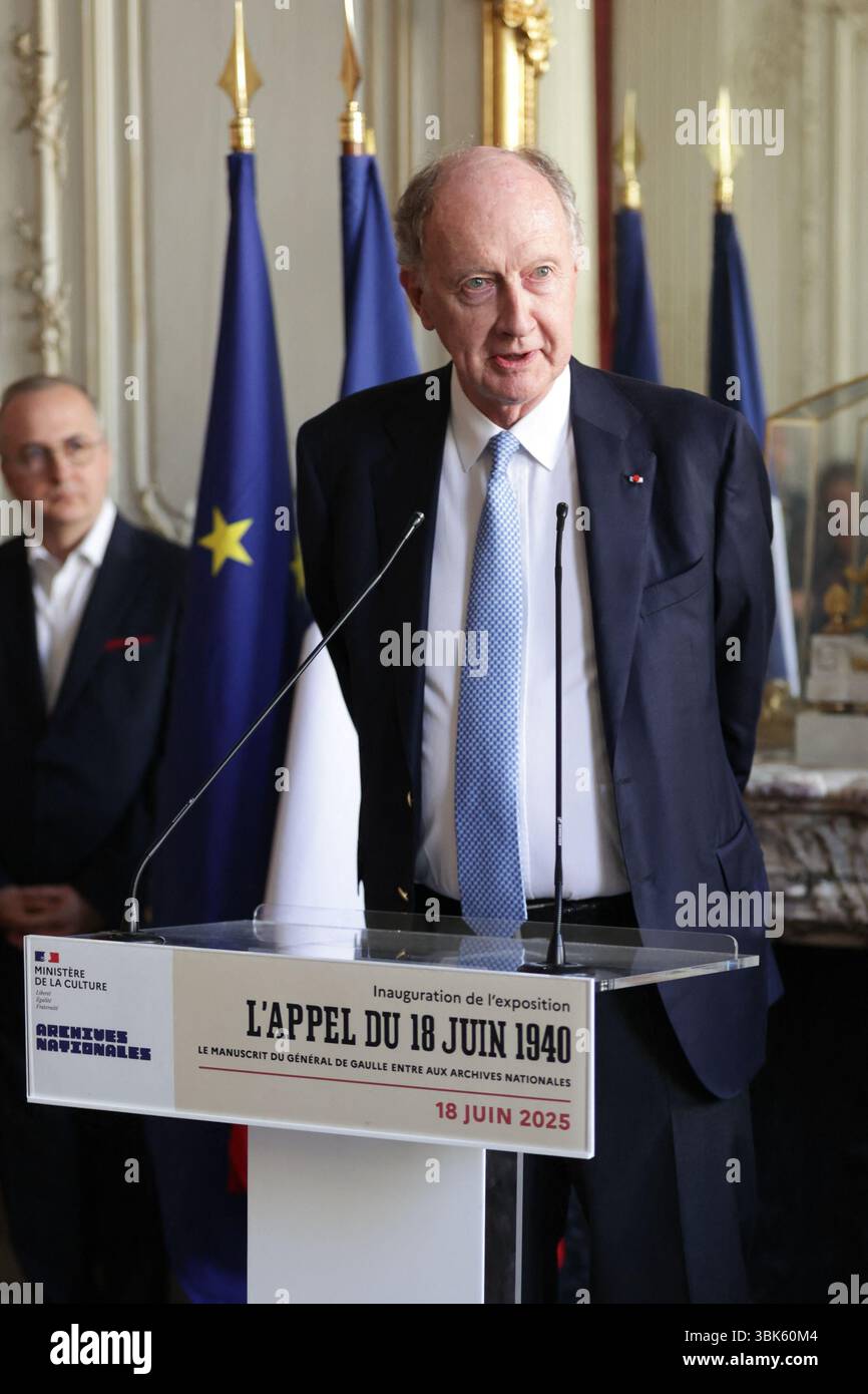 Parigi, Francia. 18 giugno 2025. Yves de Gaulle - Rachida dati, Ministro della Cultura - inaugurazione della presentazione del manoscritto dell'appello del generale de Gaulle del 18 giugno presso l'Archivio Nazionale il 18 giugno 2025 a Parigi, Francia. Foto di Nasser Berzane/ABACAPRESS.COM credito: Abaca Press/Alamy Live News Foto Stock