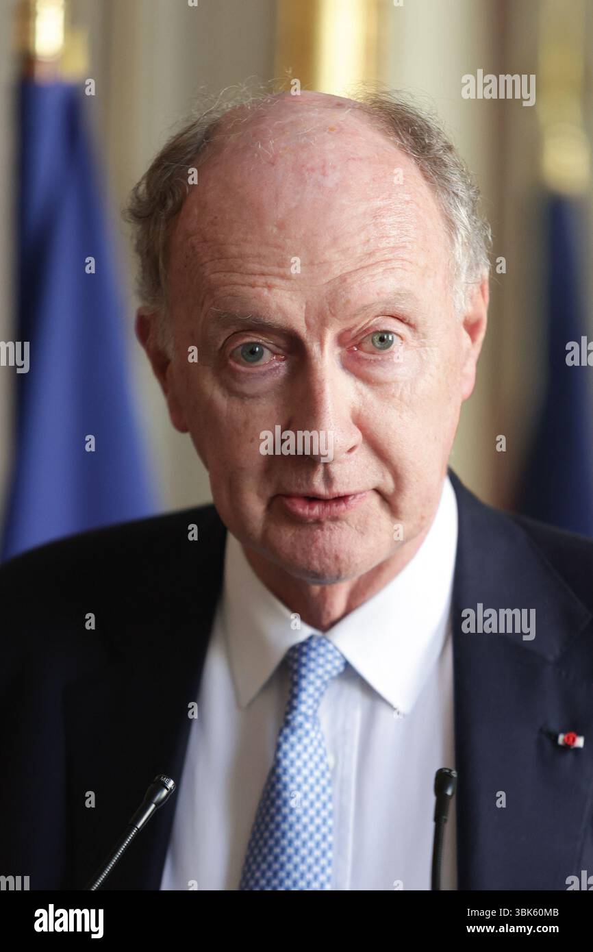 Parigi, Francia. 18 giugno 2025. Yves de Gaulle - Rachida dati, Ministro della Cultura - inaugurazione della presentazione del manoscritto dell'appello del generale de Gaulle del 18 giugno presso l'Archivio Nazionale il 18 giugno 2025 a Parigi, Francia. Foto di Nasser Berzane/ABACAPRESS.COM credito: Abaca Press/Alamy Live News Foto Stock