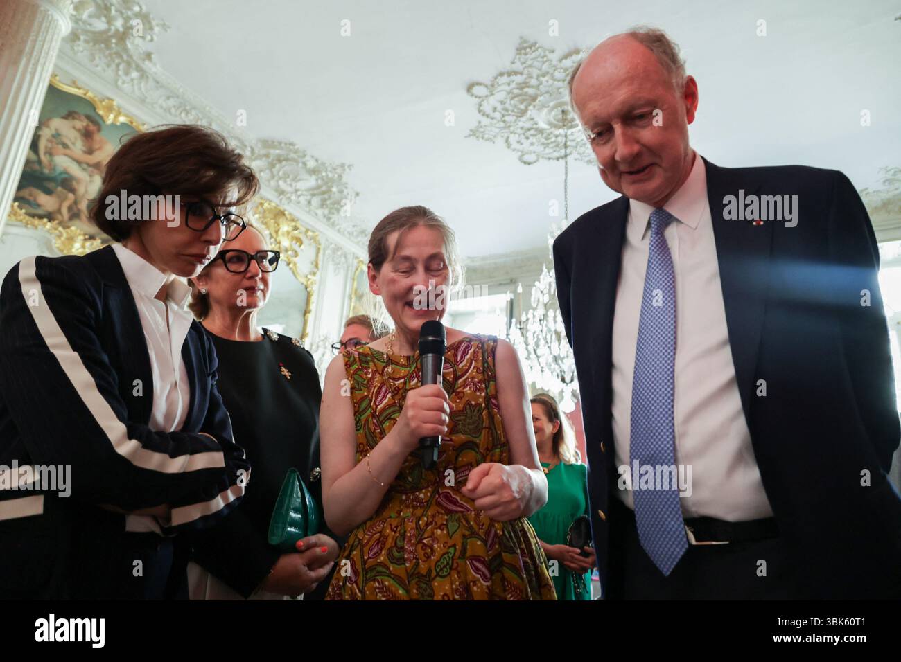 Parigi, Francia. 18 giugno 2025. Yves de Gaulle - Rachida dati, Ministro della Cultura - inaugurazione della presentazione del manoscritto dell'appello del generale de Gaulle del 18 giugno presso l'Archivio Nazionale il 18 giugno 2025 a Parigi, Francia. Foto di Nasser Berzane/ABACAPRESS.COM credito: Abaca Press/Alamy Live News Foto Stock