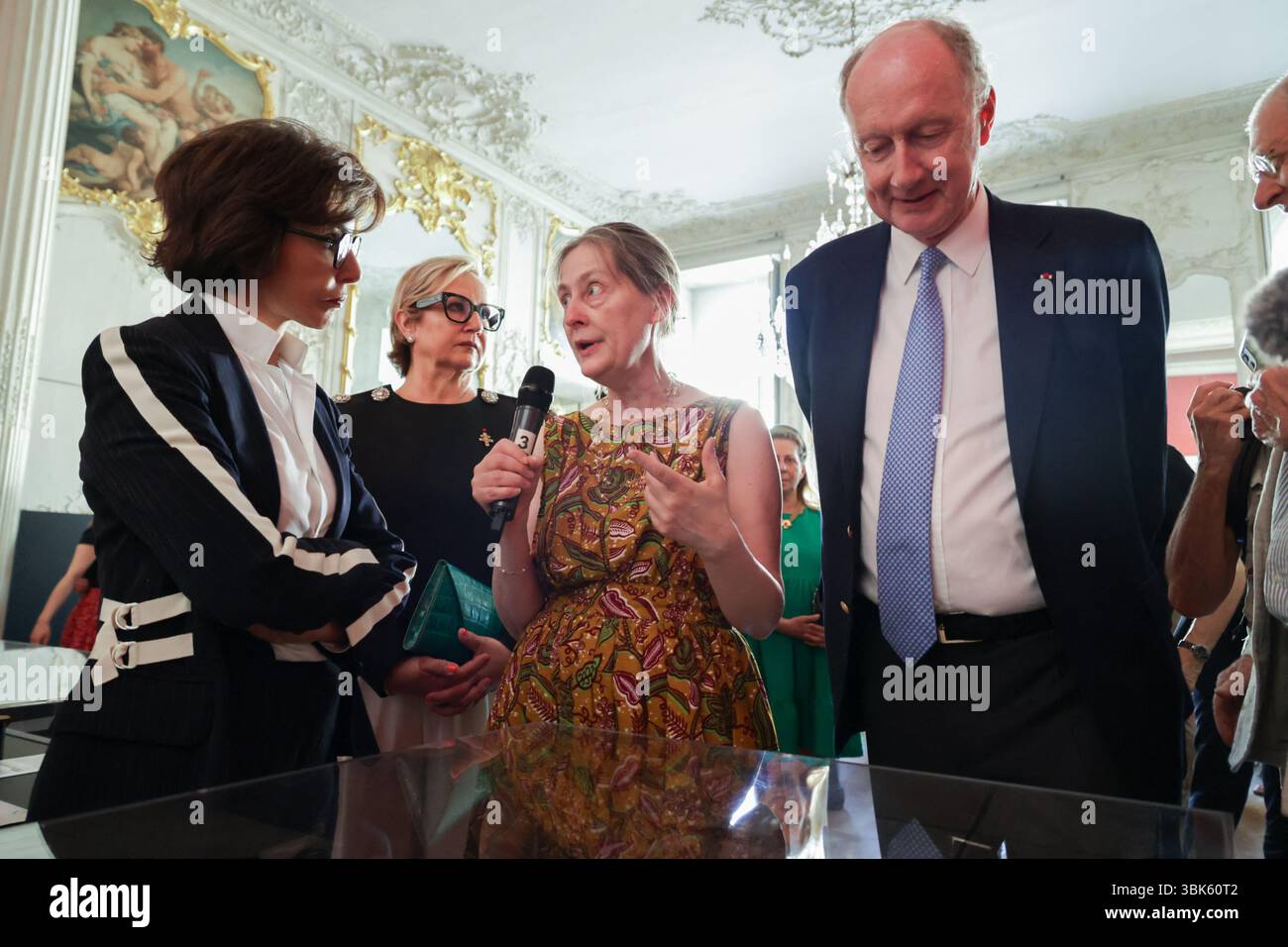 Parigi, Francia. 18 giugno 2025. Yves de Gaulle - Rachida dati, Ministro della Cultura - inaugurazione della presentazione del manoscritto dell'appello del generale de Gaulle del 18 giugno presso l'Archivio Nazionale il 18 giugno 2025 a Parigi, Francia. Foto di Nasser Berzane/ABACAPRESS.COM credito: Abaca Press/Alamy Live News Foto Stock