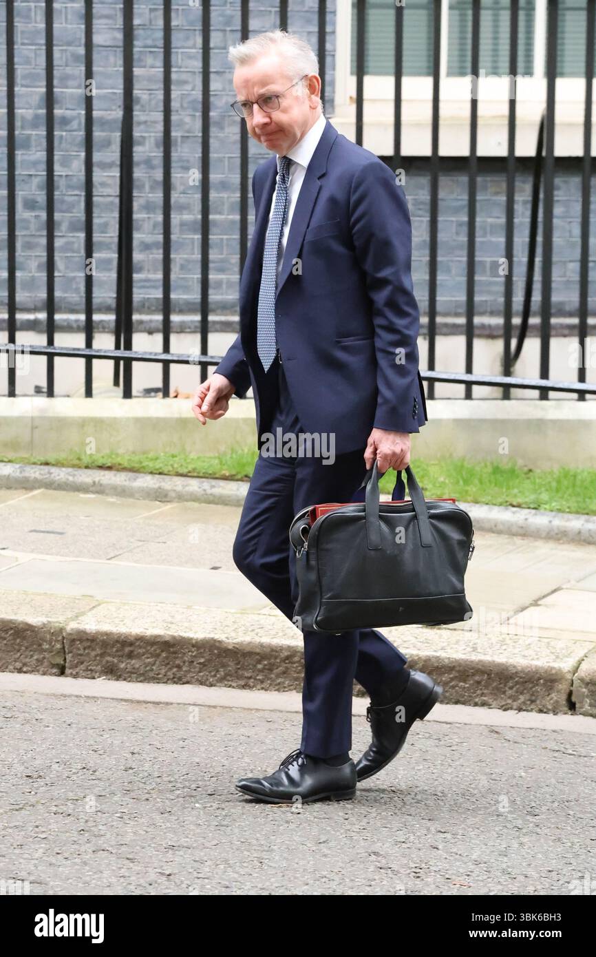 LONDRA, REGNO UNITO - FEBBRAIO 06: Il Segretario di Stato per il livellamento, gli alloggi e le comunità, il Ministro delle relazioni intergovernative Michael Gove arriva a Downing Street per partecipare alla riunione settimanale del Gabinetto a Londra, Regno Unito, il 6 febbraio 2024. CAP/GOL ©GOL/Capital Pictures Foto Stock
