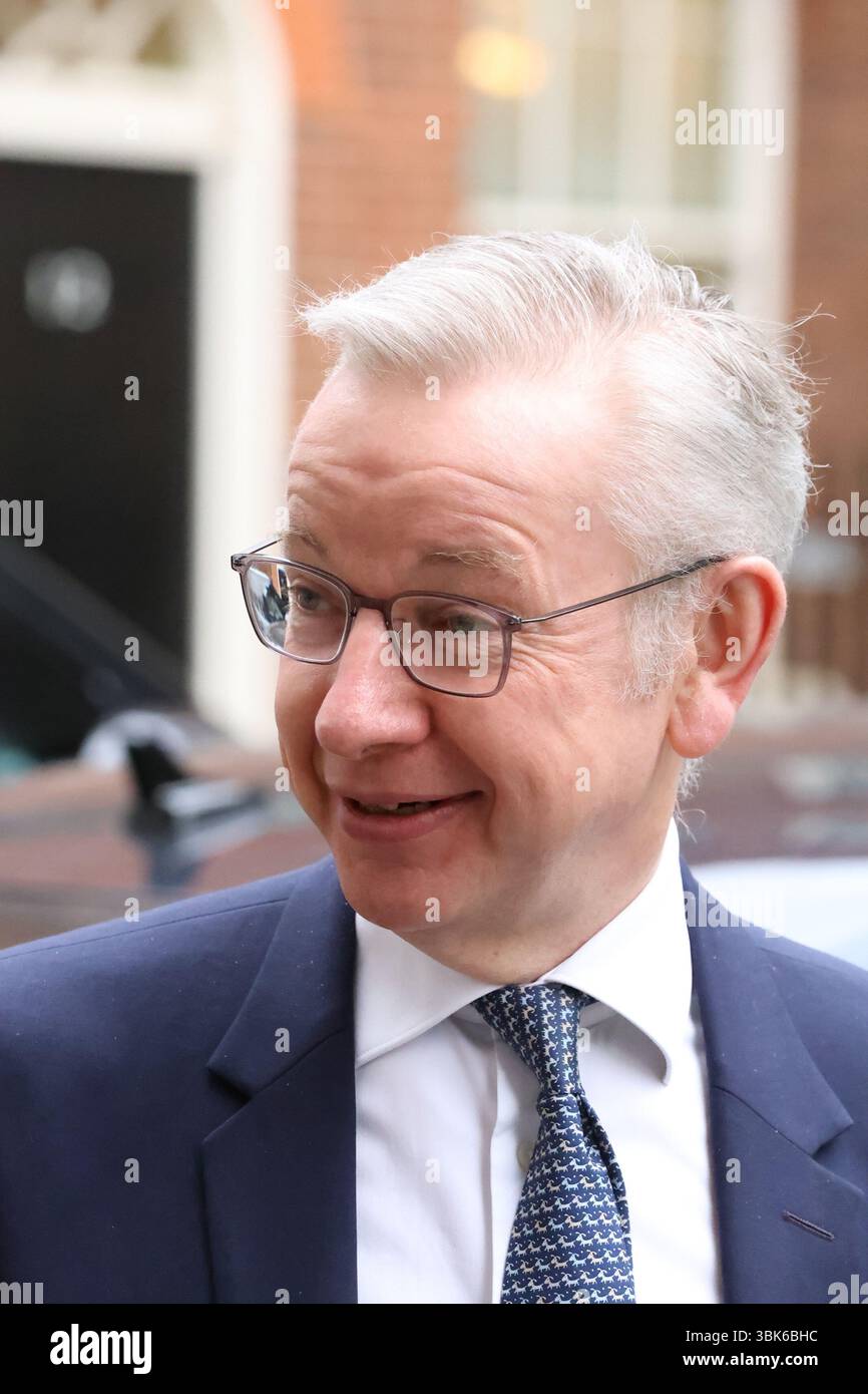 LONDRA, REGNO UNITO - FEBBRAIO 06: Il Segretario di Stato per il livellamento, gli alloggi e le comunità, il Ministro delle relazioni intergovernative Michael Gove arriva a Downing Street per partecipare alla riunione settimanale del Gabinetto a Londra, Regno Unito, il 6 febbraio 2024. CAP/GOL ©GOL/Capital Pictures Foto Stock