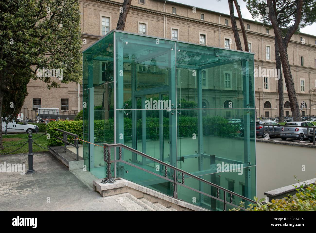 Struttura architettonica in vetro modulare, design moderno con eleganza per creare uno spazio funzionale. Progetti di architettura contemporanea dell'ascensore i Foto Stock