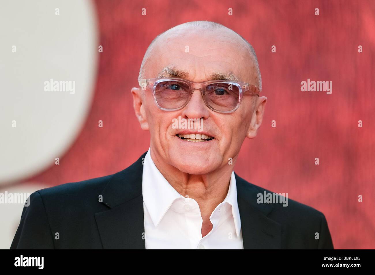 Londra, Regno Unito. 18 giugno 2025. Il regista Danny Boyle è stato visto alla prima mondiale di 28 anni dopo. Foto: Julie Edwards./Alamy Live News Foto Stock