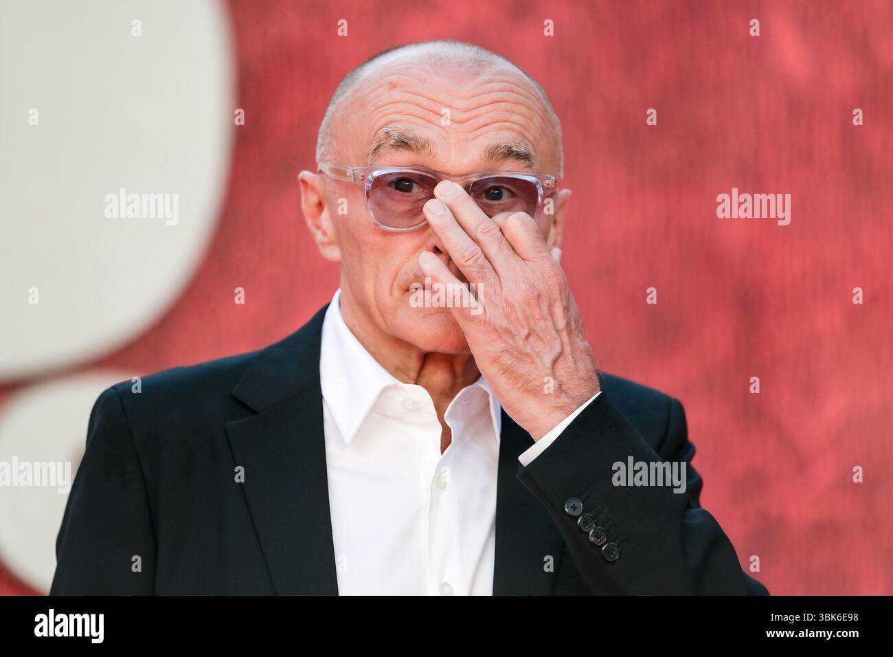 Londra, Regno Unito. 18 giugno 2025. Il regista Danny Boyle è stato visto alla prima mondiale di 28 anni dopo. Foto: Julie Edwards./Alamy Live News Foto Stock