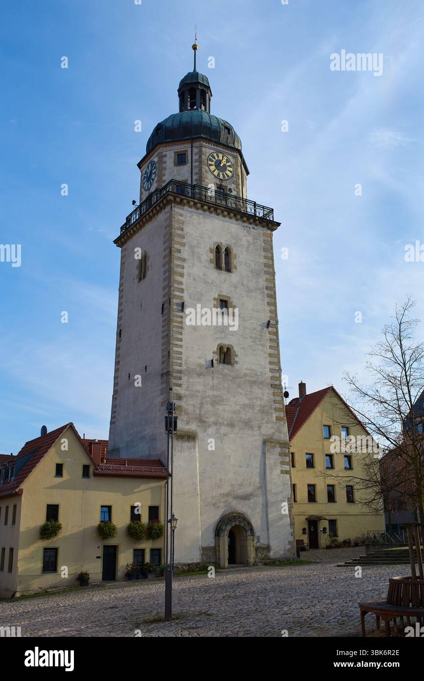 Altenburg, Germania: Campanile romanico come unico residuo di una chiesa medievale nel cuore del quartiere Nikolai nella città vecchia superiore Foto Stock