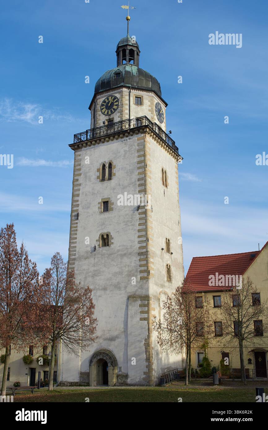 Altenburg, Germania: Campanile romanico come unico residuo di una chiesa medievale nel cuore del quartiere Nikolai nella città vecchia superiore Foto Stock