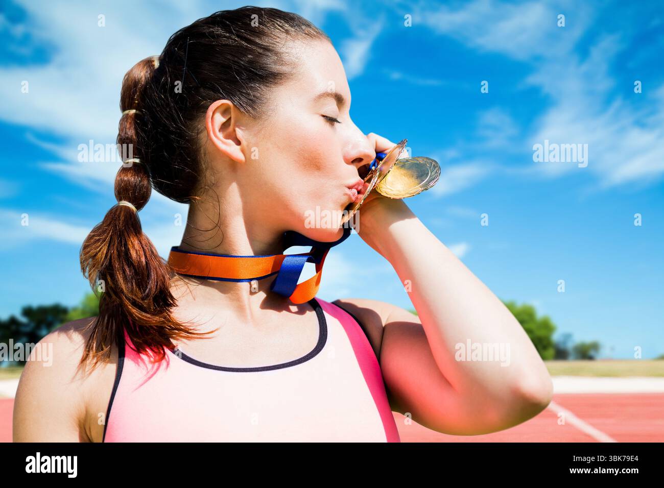 Medaglia di bacio per l'atleta Foto Stock